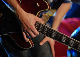 Zu Gast beim Bluesfestival Schöppingen ist die Band des Gitarristen und Sängers Henrik Freischlader 