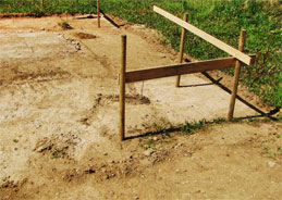 Auf einer stillgelegten Baustelle wird der Baulöwe Lummermann tot aufgefunden. Kriminalhauptkommissar Haas übernimmt den Fall