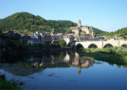 Hinter eine Kleinstadt verbergen sich oft Geheimnisse