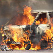 Ein dumpfer Knall mit rot verstreuter Farbe am Münchner Isarstrand wird zur internationalen Sprengkraft