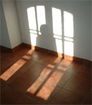 Aus seiner Wohnung kann Surab gegenüber durch die Fenster sehen.