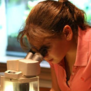 Die junge Studentin Tilda tut und macht alles für die Familie. Dann steht jedoch eine Promotionsstelle in einer anderen Stadt in Aussicht