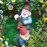 Ist es möglich, dass spießige deutsche Gartenzwerge in der Zukunft als teure Statuen gehandelt werden?