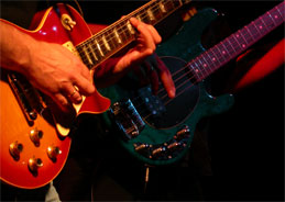 Der Gitarrist Teis Semey und sein Ensemble "En Masse!" zu Gast in Saalfelden