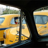 Moderne trifft auf Tradition: Die neuen "Taxi-Sisters" in Dakar