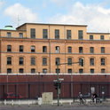 Im Gefängnis Moabit arbeitet Lottes Vater, der Opfer eines brutalen Verbrechens wird