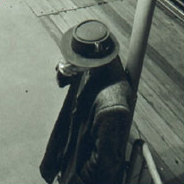 Der berüchtigte Gangster Dickie Dick Dickens muss sich in der 2. Staffel wieder behaupten