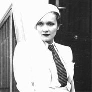 Der Kontakt zwischen Ute Lemper und der Legende Marlene Dietrich.
