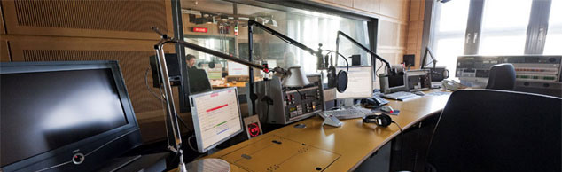 Der Newsroom von Deutschlandradio Kultur ist der Arbeitsplatz der Nachrichtenredakteure