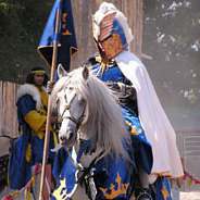 Nach einem Schlag auf dem Kopf, wacht Harry Morgan plötzlich am Hofe von König Artus auf