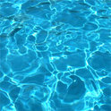 Der Pool der Ferienanlage auf Kreta wird der jungen Abiturientin zum Verhängnis - nach einem Sprung ist sie gelähmt 